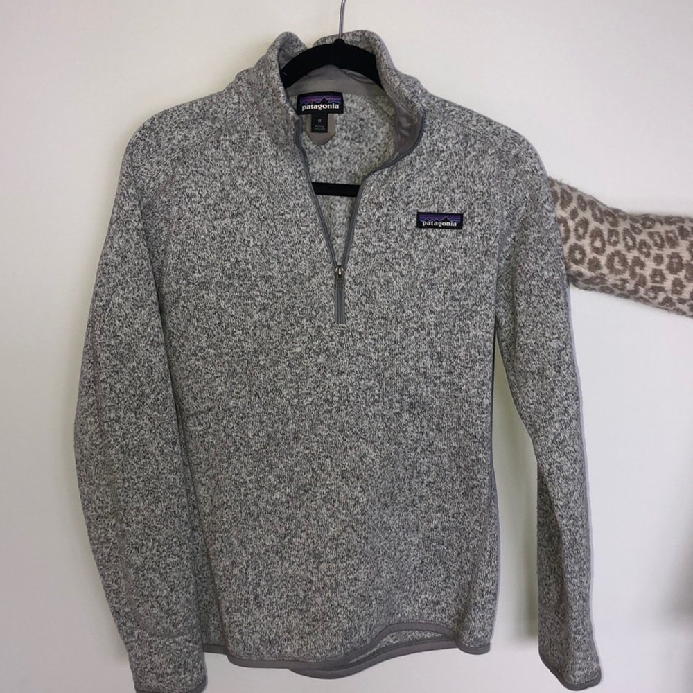 Patagonia Women’s quarter zip sweatshirt